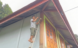 Ngày cuối nghỉ lễ thấy chồng hì hụi từ sáng sớm, tôi chưa kịp hỏi thì tá hỏa với chuyện mẹ tôi bí mật nhờ con rể