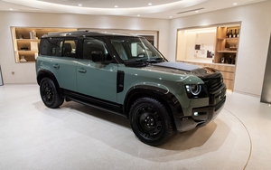 Cận cảnh Defender Trophy Edition đầu tiên tại Việt Nam: Giá gần 7,5 tỷ, nhiều trang bị off-road ‘tận răng’ phục vụ đi đua