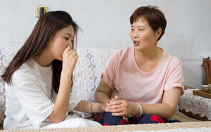 Mẹ chồng đến ở chung "tạm thời" đã được 2 năm, tôi không dám nói gì vì một câu bà từng nói với tôi ngày cưới