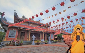 Kỳ bí 12 dòng cổ tự phía sau tượng Phật Lồi trong ngôi chùa ở Gia Lai