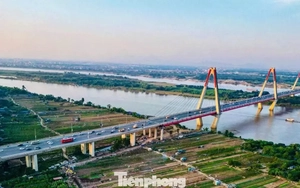 Thống nhất di dời, quy hoạch lại toàn bộ khu dân cư ngoài đê sông Hồng để tái thiết