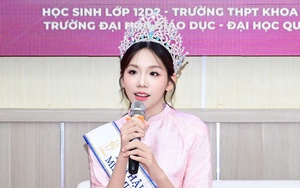 Hoa hậu Hà Linh cùng hoa hậu Phan Kim Oanh trở về trường cũ, trao quà tri ân thầy cô