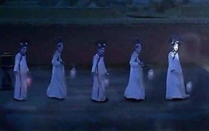 Năm 1992, "bóng cung nữ" hiện trên bức tường Cố Cung, chuyên gia kết luận: Không do sấm sét hay hóa chất!