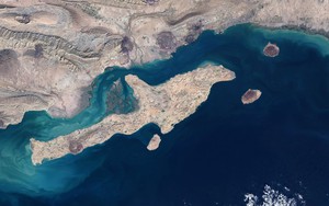 Quan chức cấp cao Iran ví eo biển Hormuz như 'bom nguyên tử'