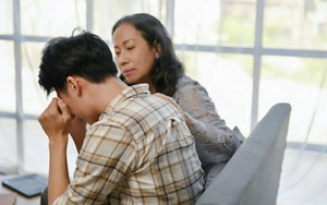 Hú hồn nghe tin con "bị bắt", bà mẹ Hà Nội có màn ứng biến tuyệt vời giúp con thoát hiểm