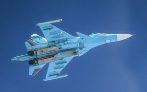 Máy bay ném bom Su-34 lần đầu được nhìn thấy với hệ thống Sych
