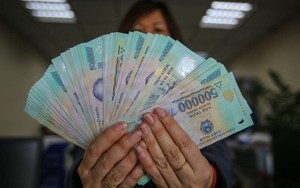 Phát hiện 50 tờ tiền 500.000 đồng bị bỏ lại trên chuyến tàu đi từ TP.HCM