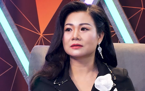 Nữ ca sĩ mặc áo dài đi xe ôm, gặp chuyện nguy hiểm rùng mình