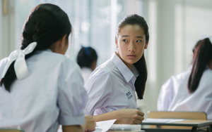 Trung Quốc: Thấy thí sinh cứ nhìn chằm chằm vào cục tẩy trên bàn, giám thị liền kiểm tra, bất ngờ phát hiện đường dây gian lận tinh vi!