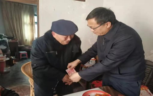 Ông cụ cầm giấy nợ đến ủy ban muốn "nhận lại" hơn 42 tỷ đồng, cán bộ lập tức nhờ công an mở cuộc điều tra, phát hiện sự thật chấn động