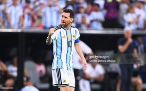 Ghi tên mình vào lịch sử, Messi hết lời ca ngợi Ronaldo