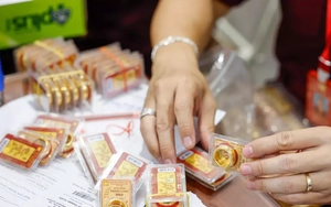 Giá vàng lao dốc mạnh     