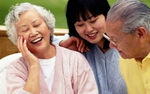 Khi con chủ động gửi tiền, cha mẹ thông minh không bao giờ nói: "Thôi con giữ lấy mà dùng" mà sẽ xử lý cực khéo như này!,