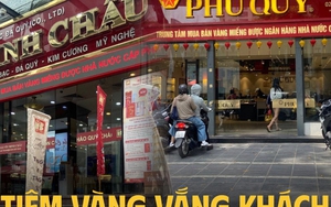 Cảnh tượng lạ trên phố Cầu Giấy ngày giá vàng 15,75 triệu/chỉ