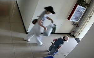 Rác đặt ở cửa ngày nào cũng biến mất bí ẩn, chủ nhà kiểm tra camera và phát hiện thủ phạm không ngờ tới