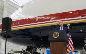 Tổng thống Donald Trump ra mắt chiếc Air Force One mới