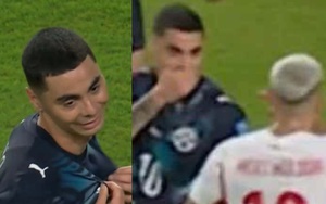 Cầu thủ Paraguay dính thẻ đỏ lịch sử ở World Cup: Chỉ dùng tay che miệng cãi nhau cũng bị đuổi