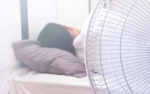 Kiểu bật quạt qua đêm khi đi ngủ được cảnh báo không nên: Nhiều nhà vẫn đang làm mỗi ngày