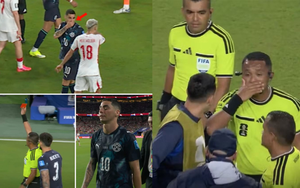 Lý do cầu thủ che miệng khi tranh cãi bị thẻ đỏ và đuổi khỏi sân ở World Cup còn trọng tài che miệng làm vậy thì không sao?