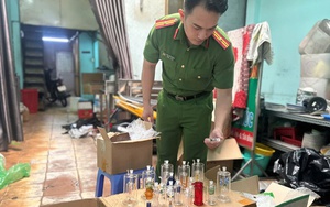 Công an TPHCM bắt 12 người sau khi kiểm tra một căn nhà