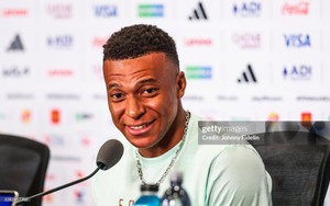 3 lần "thoát pressing" cực mượt trên bàn họp báo, Mbappe xứng danh thủ lĩnh Les Bleus