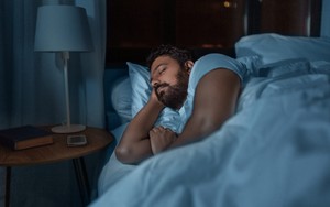 Muốn ngủ ngon hơn vào buổi tối? TS Mỹ gợi ý: “Hãy ăn 10 thực phẩm này”