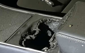 Chỉ vì một cục sạc dự phòng, chiếc Tesla sau 5 năm sử dụng bỗng hóa đống sắt vụn trong vụ cháy gây sốc