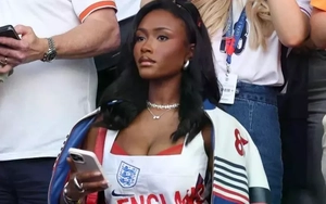 Dàn WAGs bị chỉ trích ở World Cup