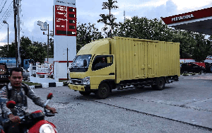 Xếp hàng 10 tiếng chưa chắc đã đổ được xăng, mất điện triền miên cả tuần: Chuyện gì đang diễn ra tại nền kinh tế lớn nhất Đông Nam Á?