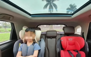 Vì sao trẻ em không nên ngồi trong lòng bố mẹ khi đi ôtô?
