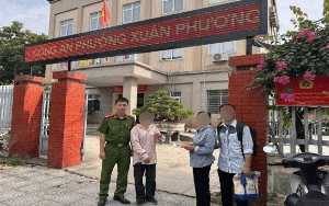 Phát hiện cọc tiền 11 triệu đồng và sổ tiết kiệm 130 triệu đồng nằm lăn lóc bên đường, công an dùng các biện pháp nghiệp vụ lập tức xác minh
