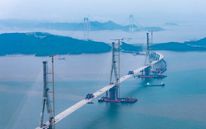 Phát hiện Trung Quốc cắm 3 khối trụ bê tông cốt thép cực khủng, cao bằng tòa nhà 80 tầng giữa biển, sắp hoàn thành siêu công trình xác lập kỷ lục thế giới