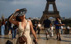 Chê châu Âu hè nóng 40 độ “không mua nổi điều hòa” khác gì nói Việt Nam đông rét mà “không có tiền lắp lò sưởi”?