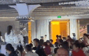 Vài giây "thót tim" tại đám cưới đang xôn xao MXH: Cái thủ tục gì mà kì cục kém duyên thế này!