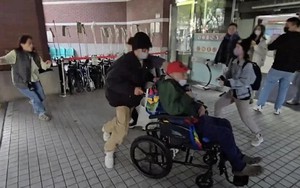 Cụ ông 102 tuổi bất ngờ đăng ký kết hôn với nữ hộ lý gắn bó 27 năm, con cái tá hỏa khi biết một chi tiết