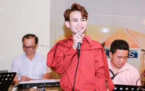 Nguyễn Quốc Linh hát liên tục 20 ca khúc trong đêm nhạc riêng