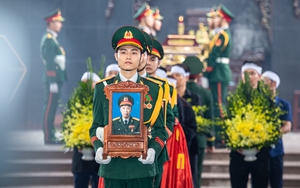 Xúc động hình ảnh đồng đội, người dân tiễn biệt Anh hùng La Văn Cầu
