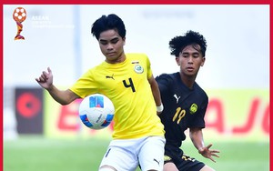 Tuyển Malaysia dính thẻ đỏ vẫn thắng đậm, chờ quyết đấu Thái Lan để tranh vé vào bán kết