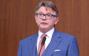 HLV Troussier hé lộ mong muốn tái xuất, điểm đến là đội bóng top 5 thế giới