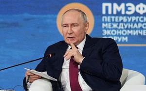 Sau loạt đòn tập kích xuyên sâu, ông Putin thừa nhận Ukraine ngang sức, báo động thách thức mới với Nga
