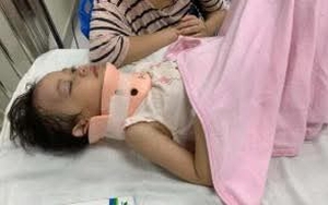 Tình trạng sức khỏe của bé gái bị bạn "được cho là trẻ tự kỷ" đẩy ngã từ cầu trượt cao 1,5m