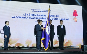 CLB Hà Nội đón Huân chương Lao động hạng Nhì, đánh dấu hành trình 20 năm đầy vinh quang