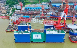 Tạo ra con tàu chứa khối sắt cao bằng tòa nhà 50 tầng, Trung Quốc khiến thế giới phải "phục sát đất"