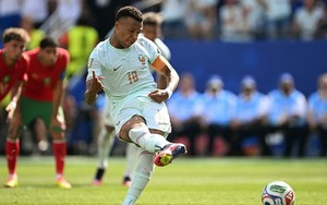 “Điều kỳ lạ” đáng kinh ngạc ẩn sau cú sút hỏng phạt đền của Mbappe và Messi