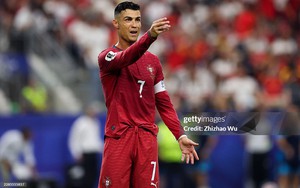 “Thầy ruột” làm HLV Bồ Đào Nha, Ronaldo sẽ đá World Cup vào năm 45 tuổi?
