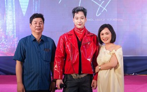Á vương Minh Tuấn ra mắt vai trò ca sĩ, mẹ là nguyên Phó giám đốc Nhà hát Công an Nhân dân nói gì?