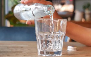 Bài viết dành cho những người hay uống 1 cốc nước lớn ngay khi thức dậy