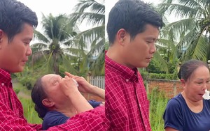 Nữ nghệ sĩ U80 bất ngờ chảy máu mũi khi đang làm việc ở miền Tây