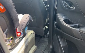 Chủ nhà trẻ đã đưa đến cổng trường nhưng quên dẫn vào lớp, bé trai tử vong vì bị bỏ quên trong ô tô 8 tiếng