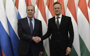 Hungary điều tra tội phản quốc đối với cựu Ngoại trưởng do có quan hệ với Nga